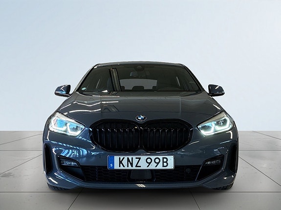 BMW 118i 2 of 5