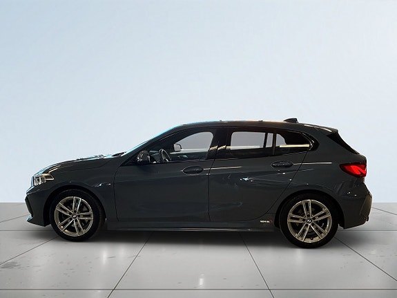 BMW 118i 4 of 5
