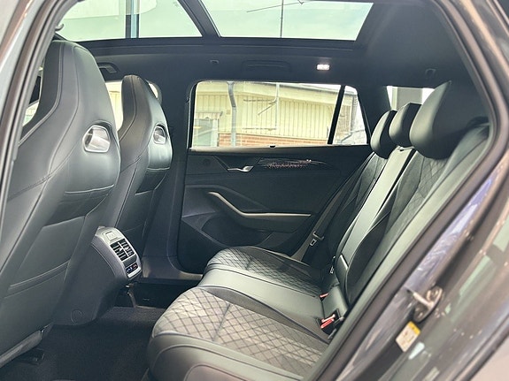 Volkswagen Passat 16 of 20