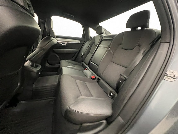 Volvo S90 24 of 30