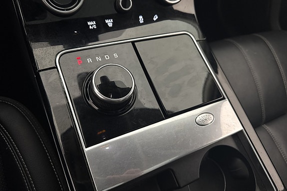 Land Rover Range Rover Velar 25 of 30