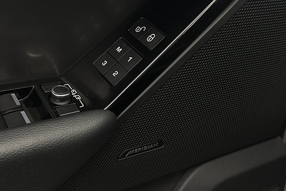 Land Rover Range Rover Velar 29 of 30
