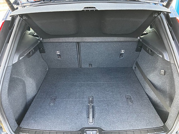 Volvo XC40 17 of 21