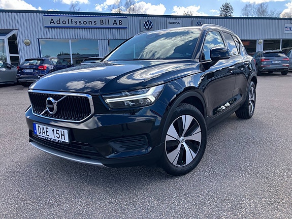 Volvo XC40 2 of 5