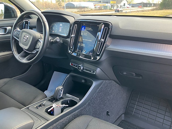 Volvo XC40 21 of 21