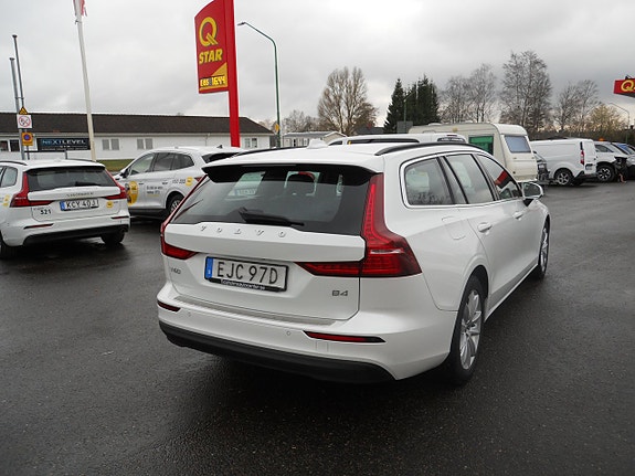 Volvo V60 2 of 5