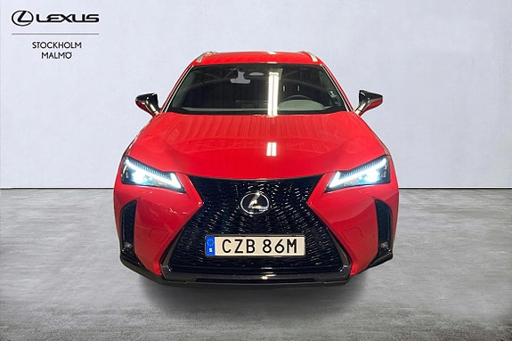 Lexus UX250h 4 of 5