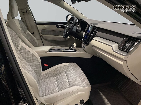 Volvo XC60 11 of 17