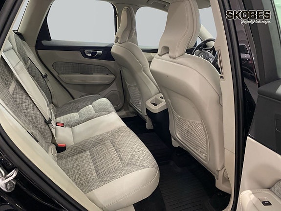 Volvo XC60 10 of 17