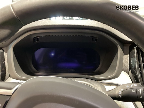 Volvo XC60 13 of 17
