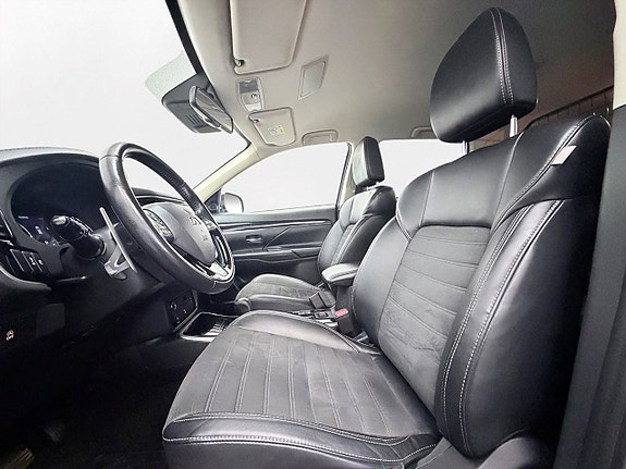 Mitsubishi Outlander 12 of 30