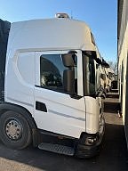 Scania L3206X2*4, sidlastare