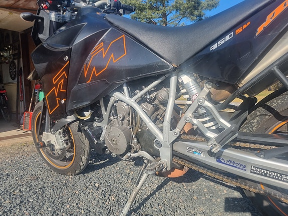 KTM 950 SM 4 of 6