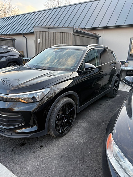 Volkswagen Tiguan 3 of 11