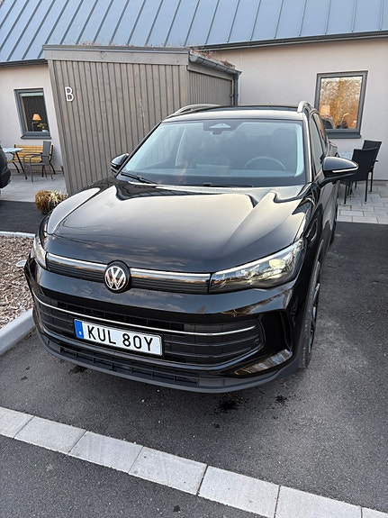 Volkswagen Tiguan 2 of 11