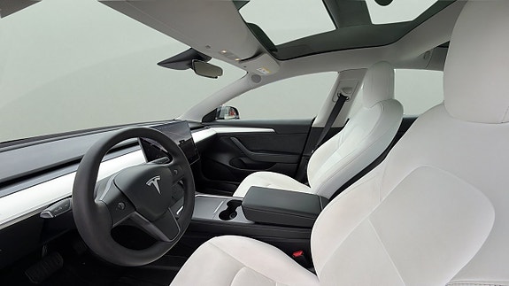 Tesla Model 3 9 of 30