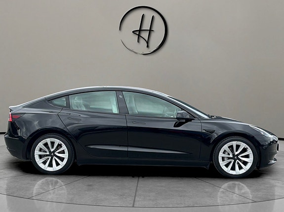 Tesla Model 3 8 of 30