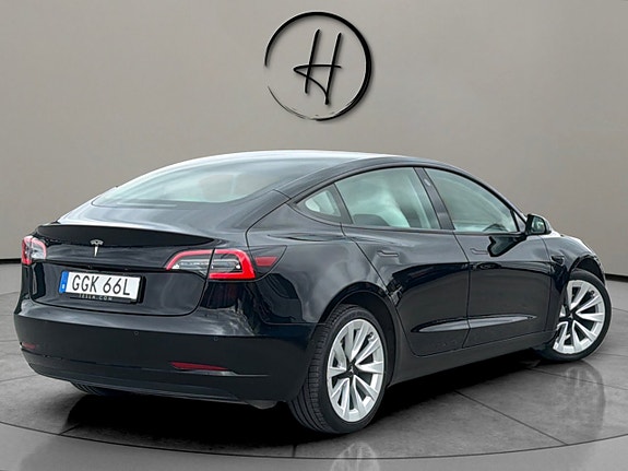 Tesla Model 3 6 of 30