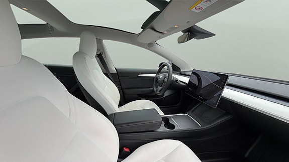 Tesla Model 3 11 of 30