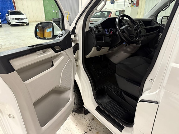 Volkswagen Transporter 11 of 16