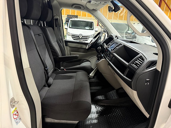 Volkswagen Transporter 12 of 16