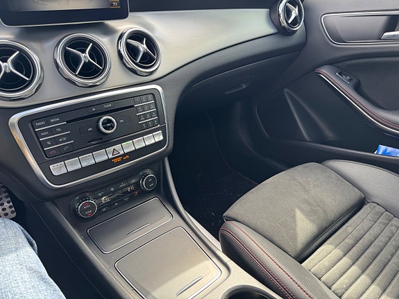 Mercedes-Benz GLA220 13 of 17