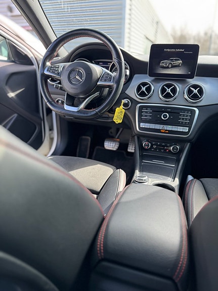 Mercedes-Benz GLA220 16 of 17