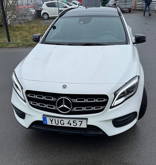 Mercedes-Benz GLA220 4 of 5