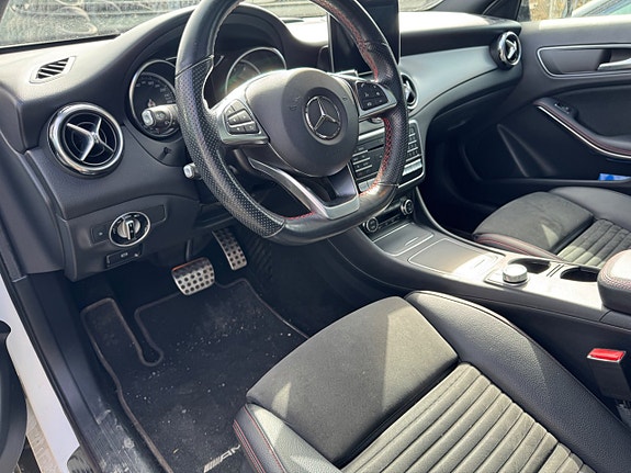 Mercedes-Benz GLA220 8 of 17