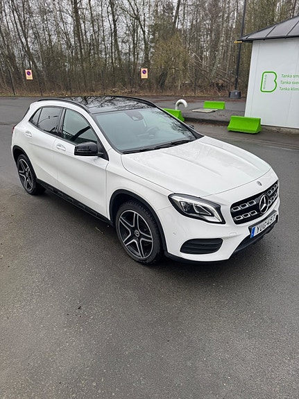 Mercedes-Benz GLA220