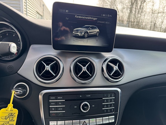 Mercedes-Benz GLA220 11 of 17