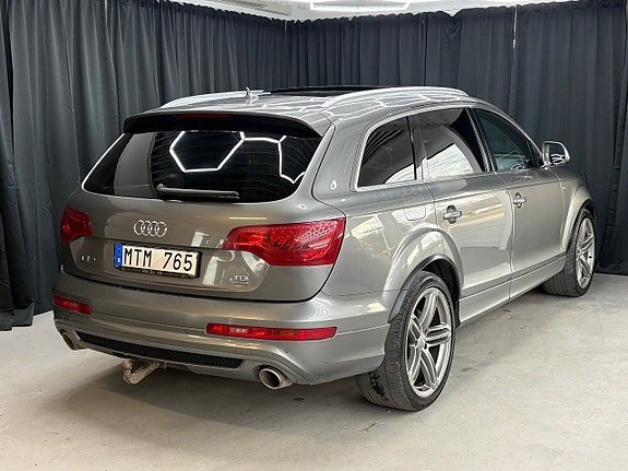 Audi Q7 4 of 5
