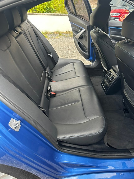 BMW 330e 5 of 10