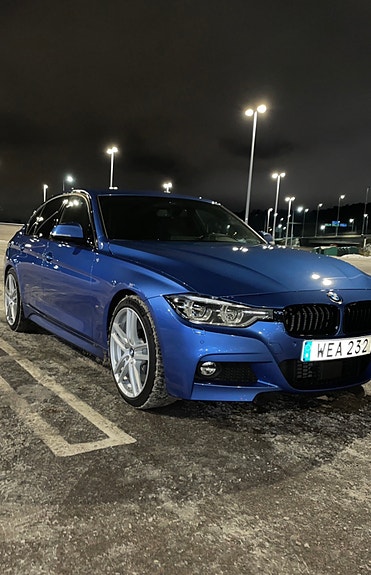 BMW 330e 10 of 10