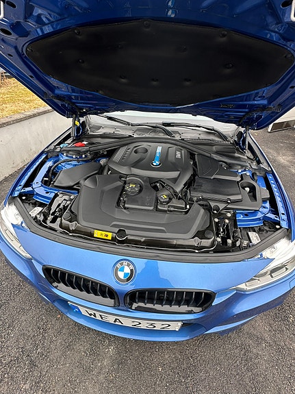 BMW 330e 7 of 10