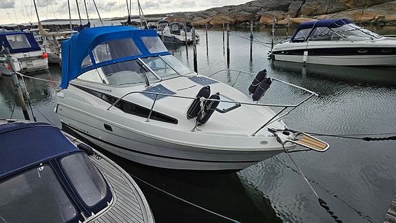 Bayliner 2355 2 of 5