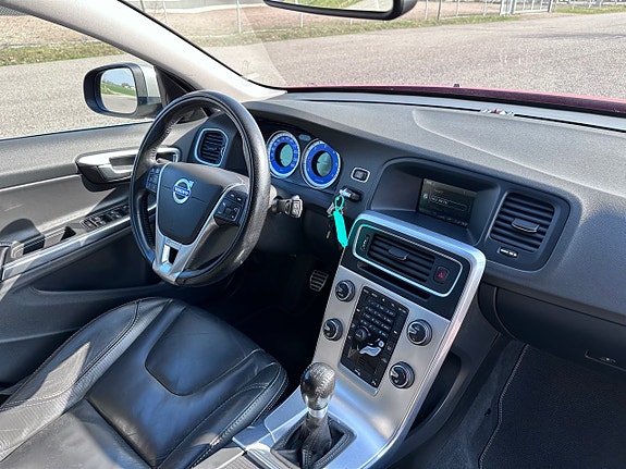 Volvo V60 11 of 16