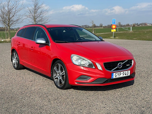 Volvo V60 2 of 5