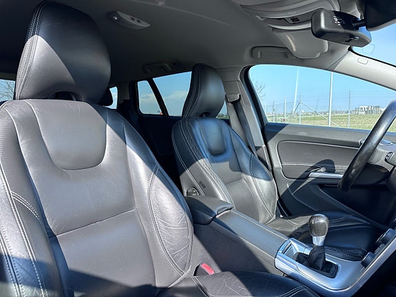 Volvo V60 10 of 16