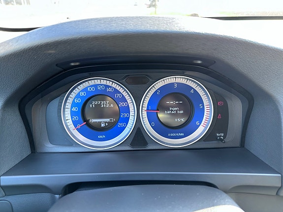Volvo V60 14 of 16