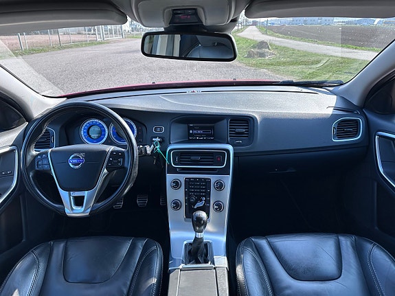 Volvo V60 9 of 16