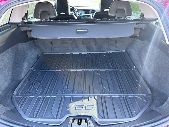 Volvo V60 7 of 16