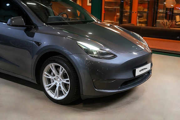 Tesla Model Y 2 of 23