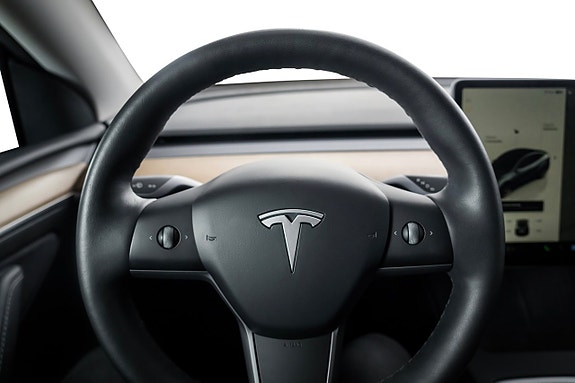 Tesla Model Y 13 of 23