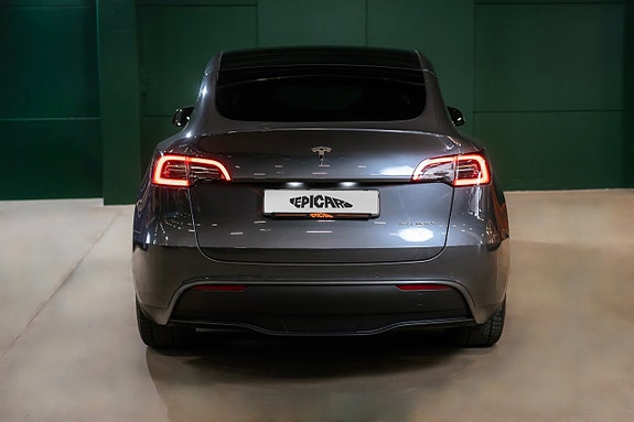 Tesla Model Y 6 of 23