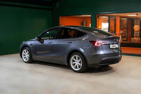 Tesla Model Y 3 of 23