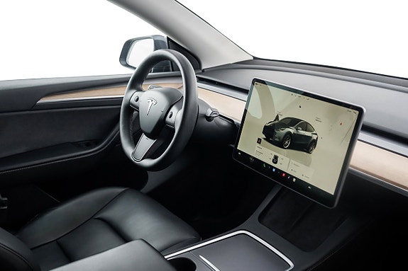 Tesla Model Y 20 of 23