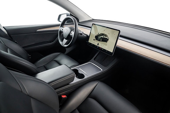 Tesla Model Y 19 of 23