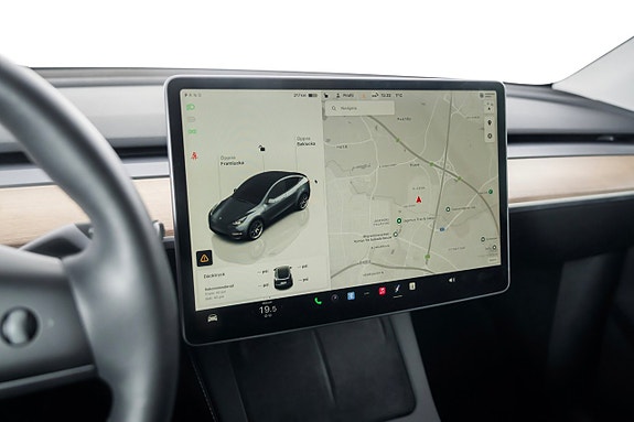 Tesla Model Y 14 of 23
