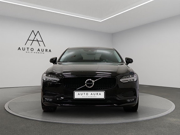 Volvo S90 2 of 5